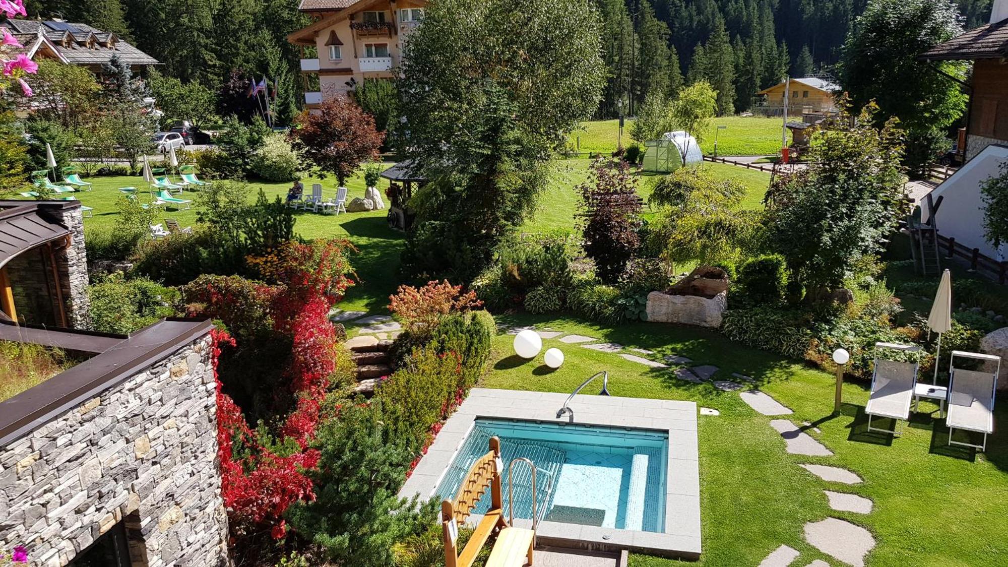 Hotel Gran Paradis カンピテッロ・ディ・ファッサ エクステリア 写真