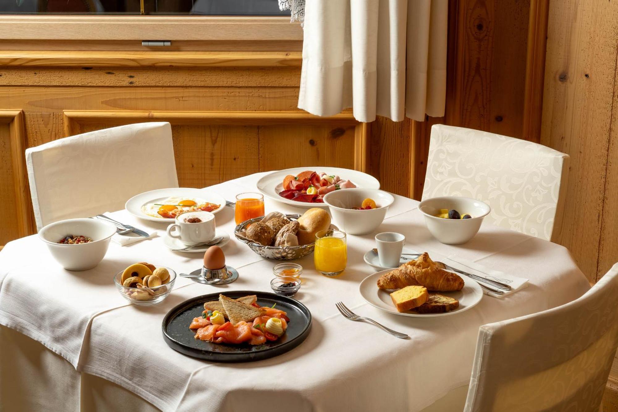 Hotel Gran Paradis カンピテッロ・ディ・ファッサ エクステリア 写真