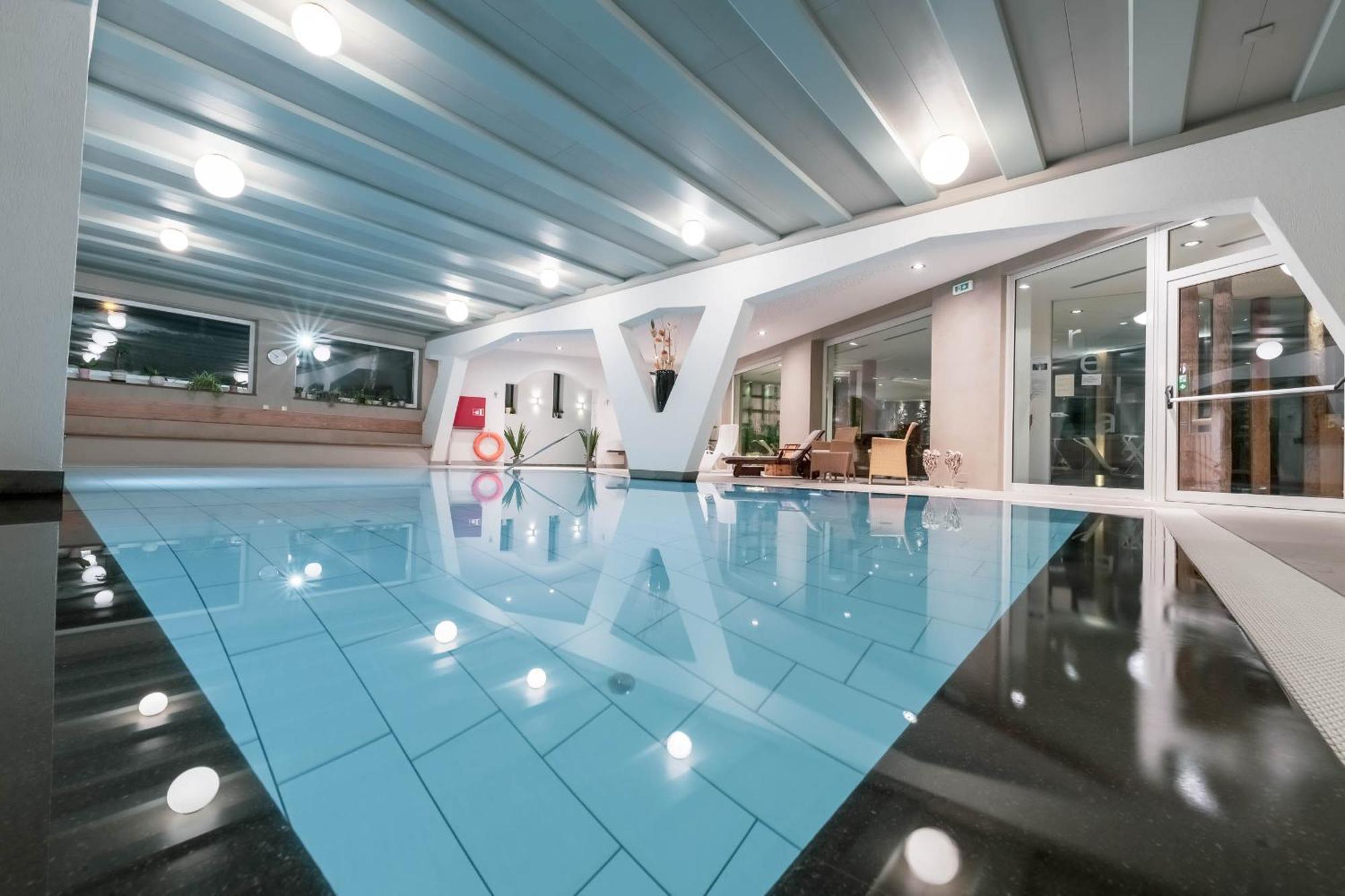 Hotel Gran Paradis カンピテッロ・ディ・ファッサ エクステリア 写真