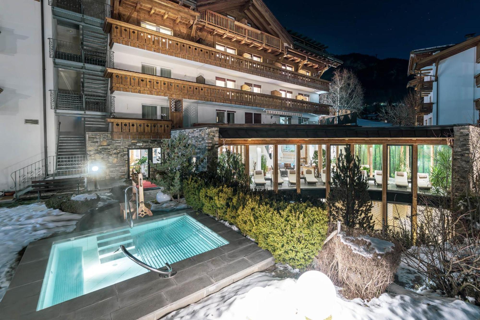Hotel Gran Paradis カンピテッロ・ディ・ファッサ エクステリア 写真