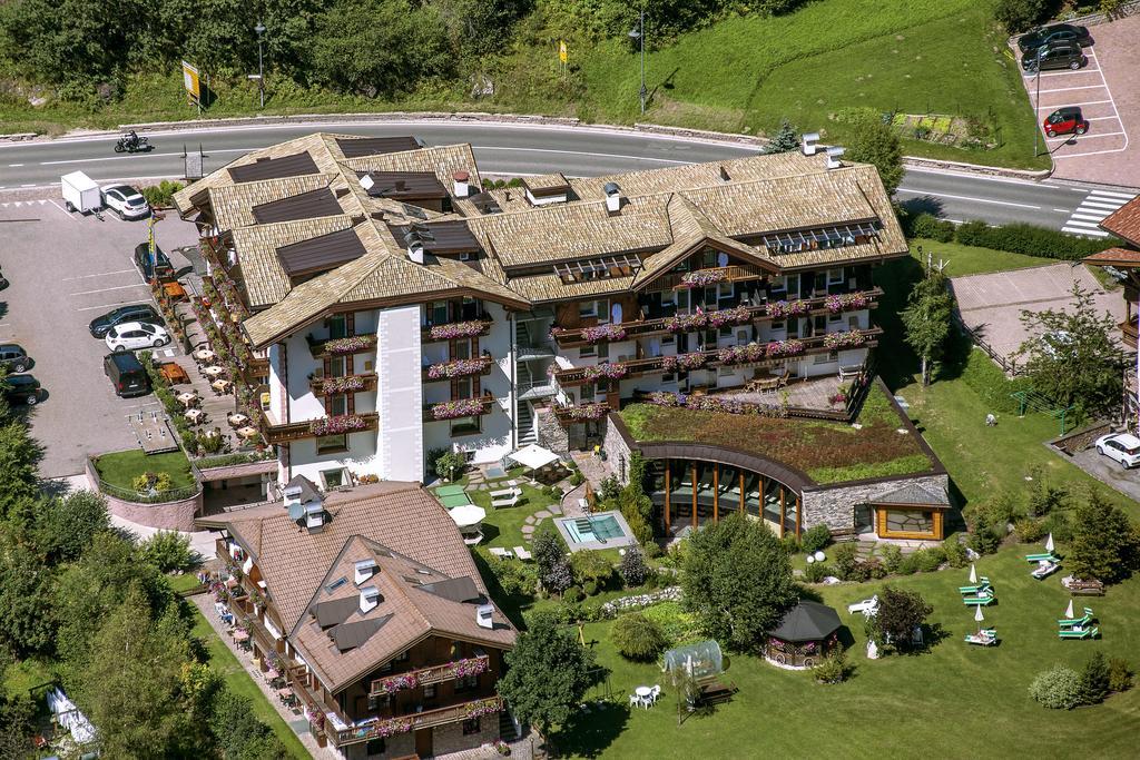 Hotel Gran Paradis カンピテッロ・ディ・ファッサ エクステリア 写真