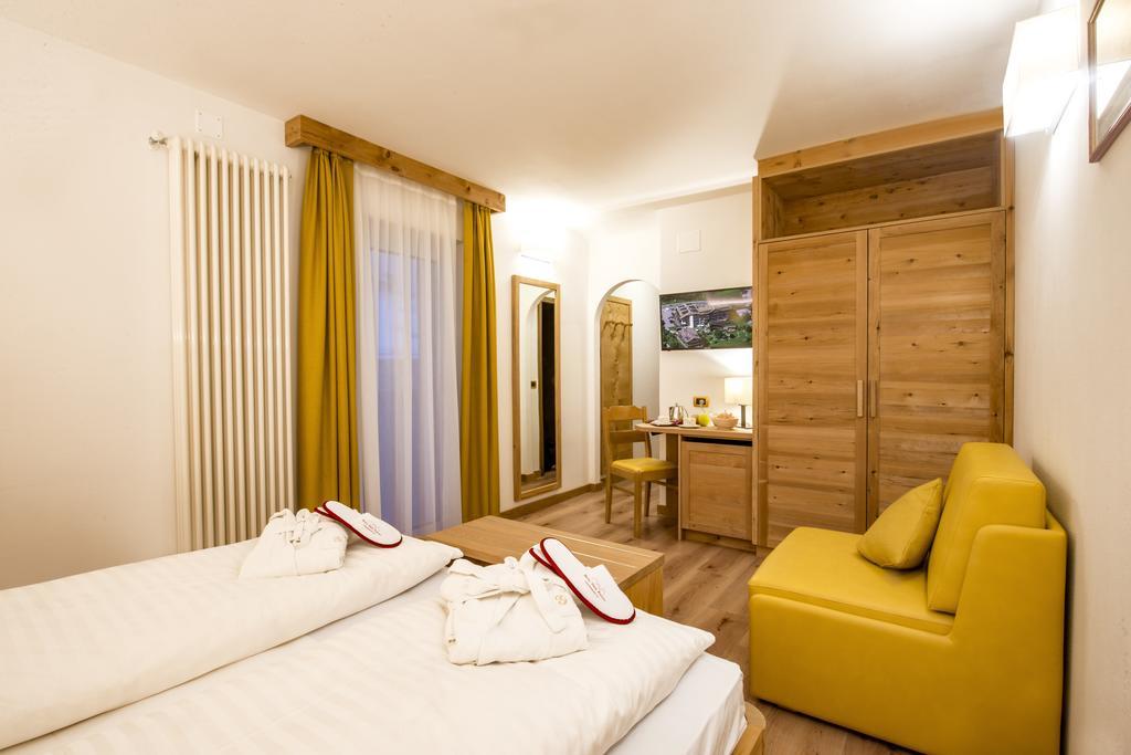 Hotel Gran Paradis カンピテッロ・ディ・ファッサ エクステリア 写真