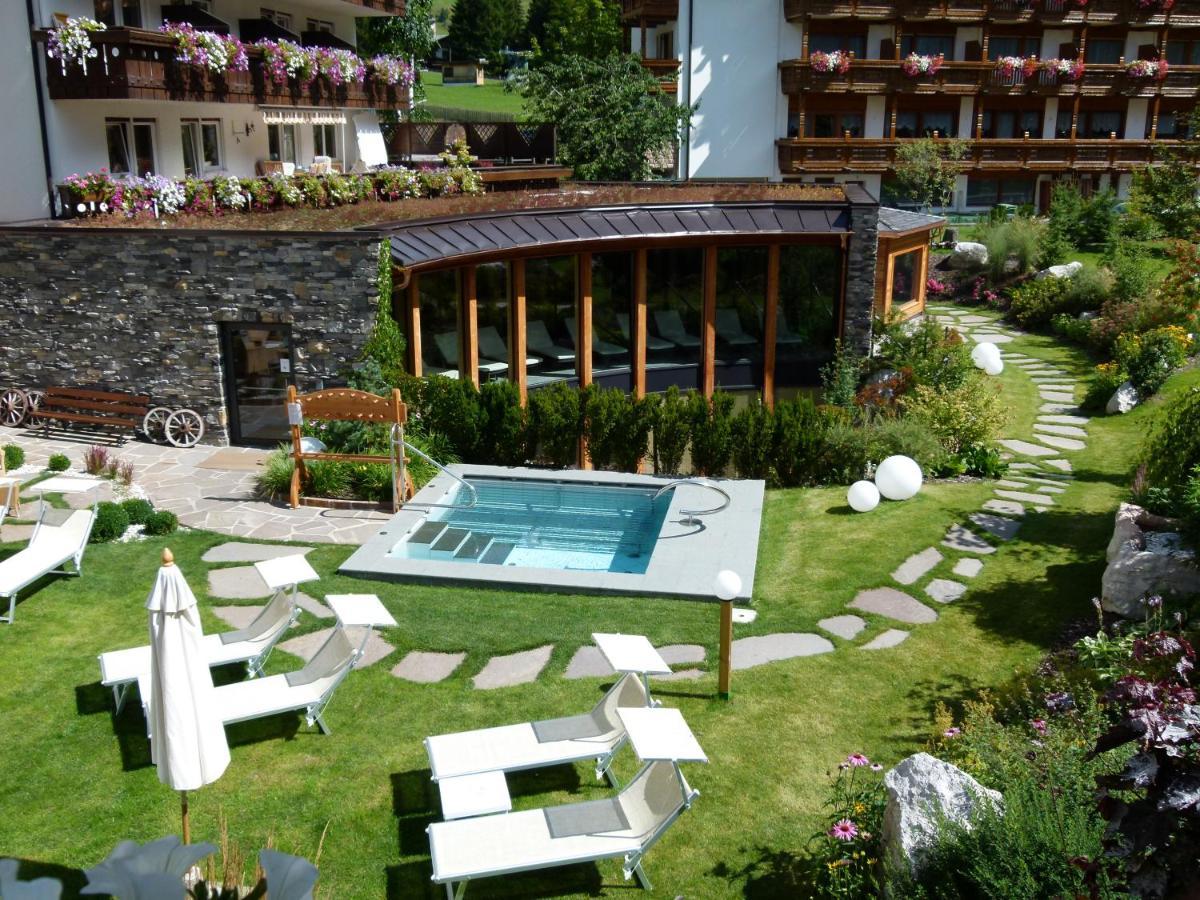 Hotel Gran Paradis カンピテッロ・ディ・ファッサ エクステリア 写真